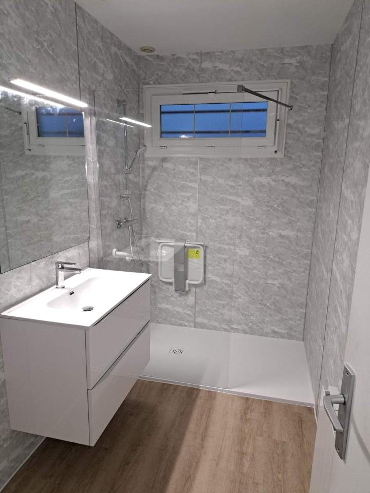 Aménagement douche contemporaine Saint-Lô
